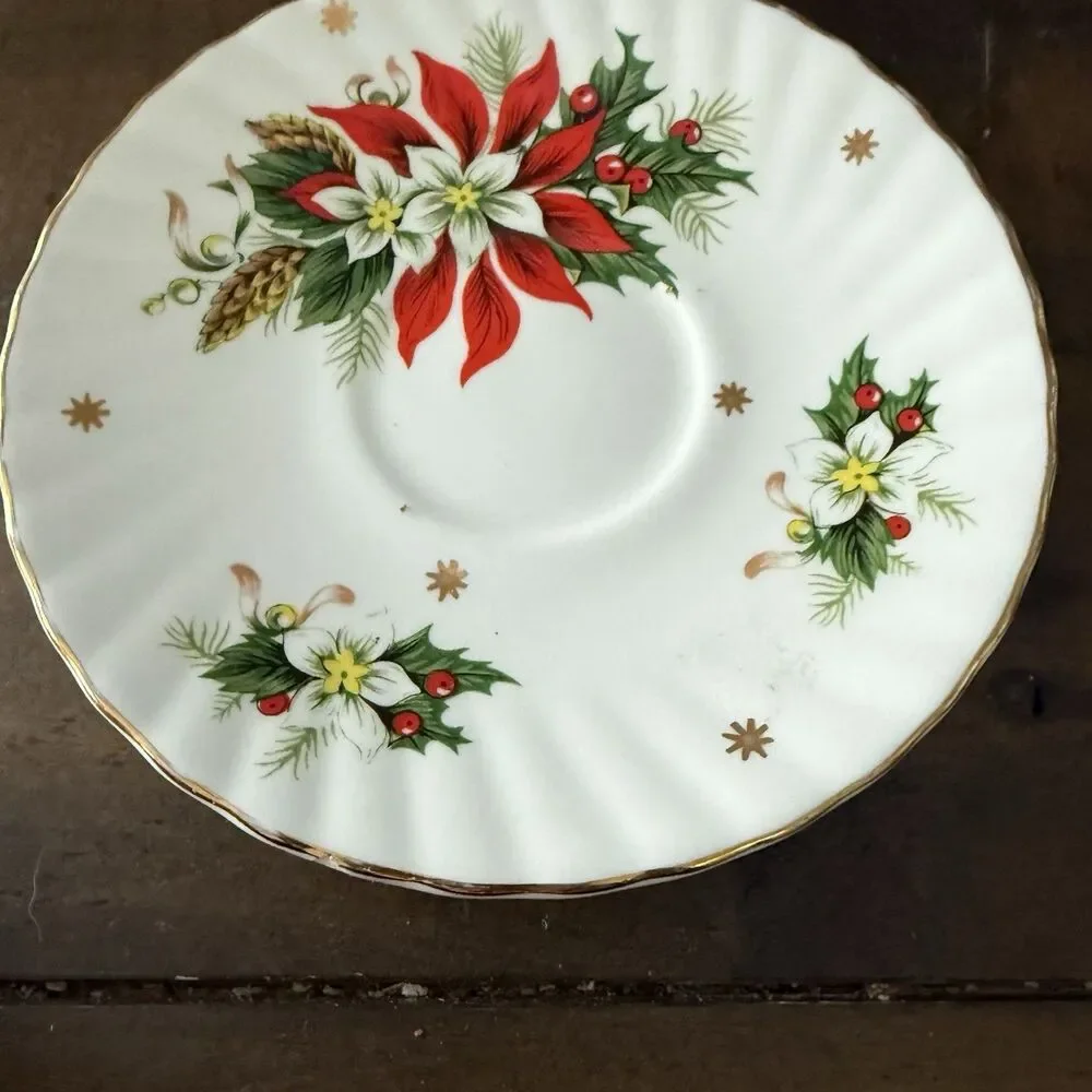 Royalty Noel Bone China Poinsettia Demitasse Or Child Tea Cup & Saucer England